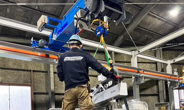 輸送だけでなく、搬入・設置まで、特殊作業にも一気通貫でご対応