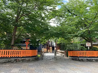 祇園新橋「辰巳稲荷」