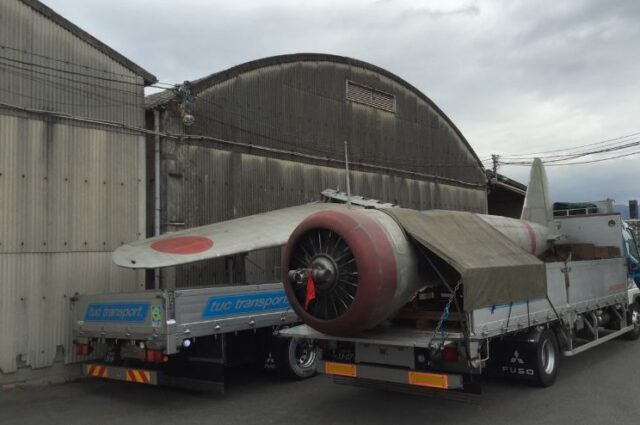 【京都から愛知県へのチャーター便輸送】「妻と飛んだ特攻兵」の撮影で使われた、97式戦闘機レプリカの輸送