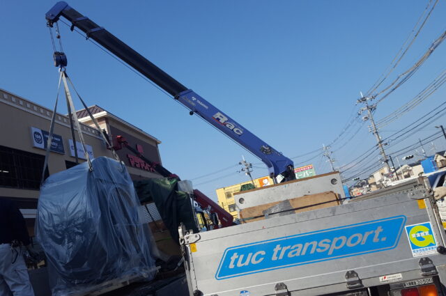 ショッピングモールへの大型送風機搬入事例 福島県から京都への輸送 たちばな運輸株式会社 株式会社tuc