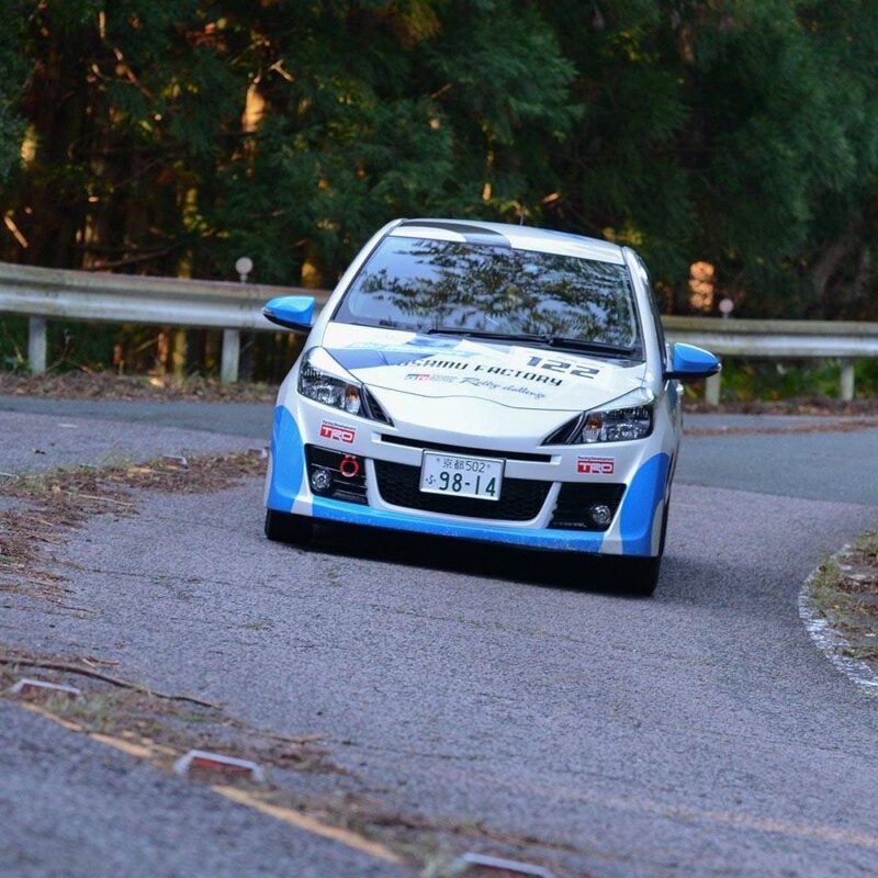 運転は直接カラダで感じろ!イニシャルDに学ぶ、事故らないプロの車両感覚